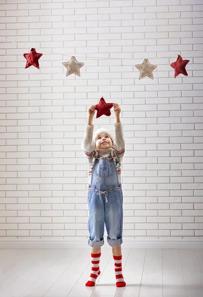 Bambino appende le stelle — Foto Stock