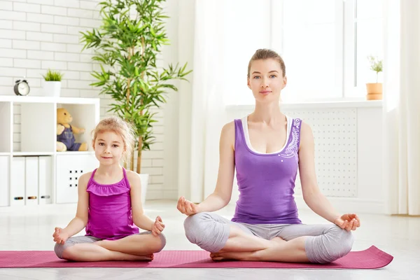 Woman practice yoga — Stock Photo, Image