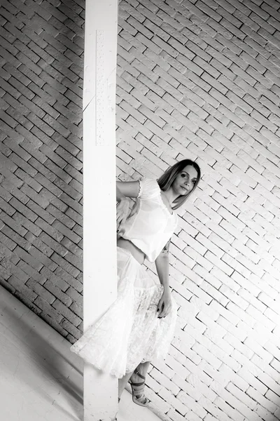 Girl sit on stairs — Stock Photo, Image