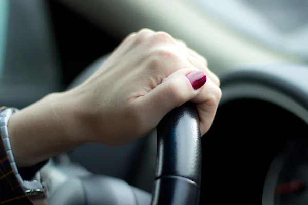 Female hand on the steering wheel — Stock Photo, Image