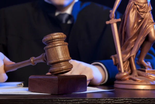 Male judge in a courtroom — Stock Photo, Image