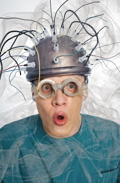 Inventor de um capacete para pesquisa cerebral — Fotografia de Stock