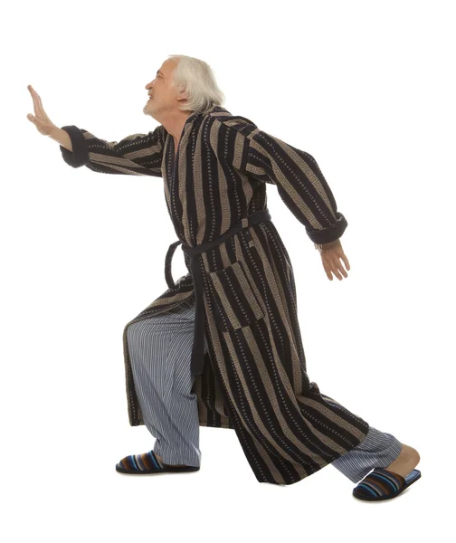 Lycklig senior man gör kinesisk qigong gymnastik isolerade — Stockfoto