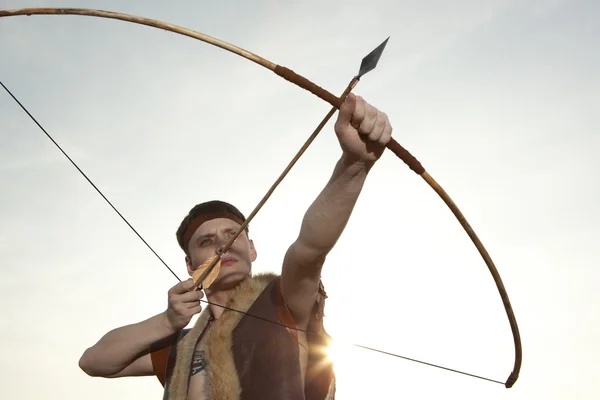 Robin Hood. Arquero con flecha y arco largo — Foto de Stock