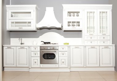 Yeni evinde modern mutfak