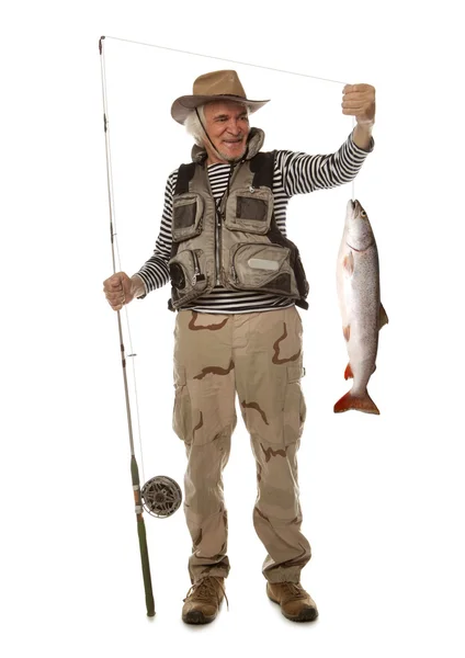 Старший рыбак с большой рыбой - лосось изолирован — стоковое фото