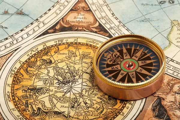 Old compass — Stock Photo, Image