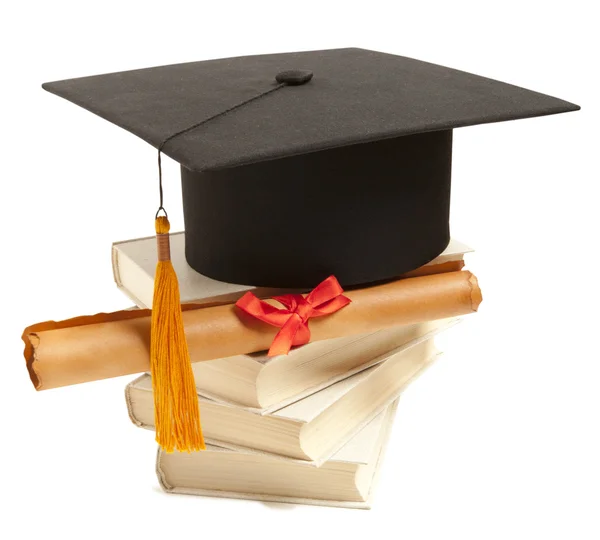 Выпускная шляпа, книга и диплом — стоковое фото