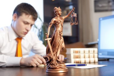 Avukat bir kitap okuma