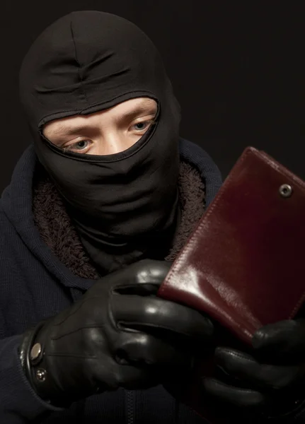 Злодій з гаманцем — стокове фото