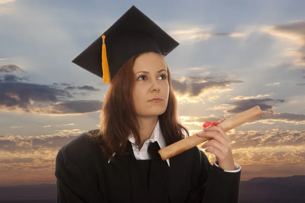 Afgestudeerde meisje — Stockfoto