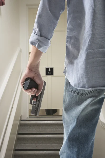 Bodyguard with gun protects client — Stock Photo, Image