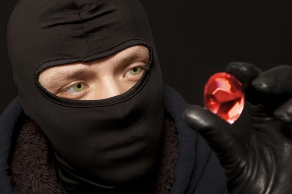 Thief with a big emerald — Stock Photo, Image