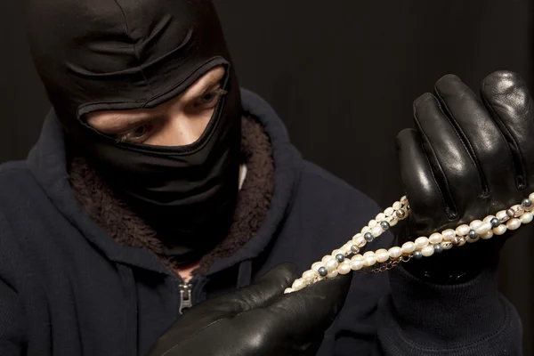 Thief with a pearl necklace — Stock Photo, Image