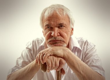 Son sınıf öğrencisinin portresi. 