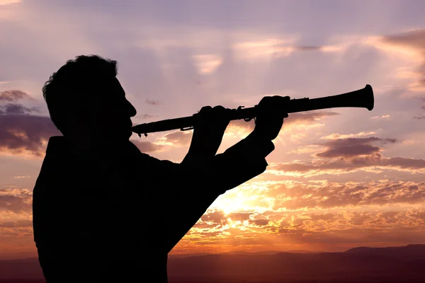 Uomo che gioca con l'oboe — Foto Stock