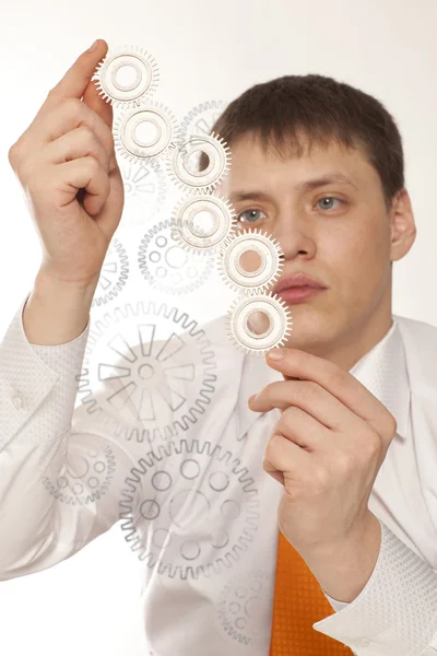 Hombre de negocios con rueda dentada — Foto de Stock