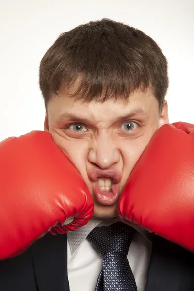 Affärsman i röda boxhandskar — Stockfoto