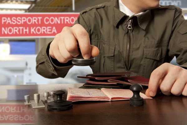 Controllo passaporti. Corea del Nord — Foto Stock