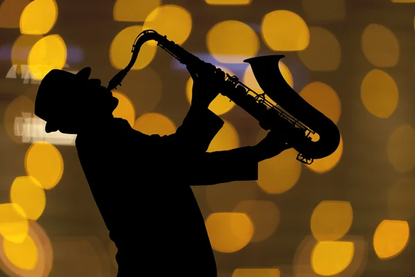 Saxophonist. Man playing on saxophone — Stock Photo, Image