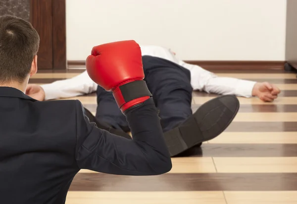 Podnikatel v červené Boxerské rukavice — Stock fotografie