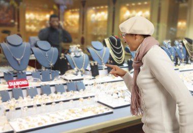 Kadın vitrin ya da vitrin arıyor