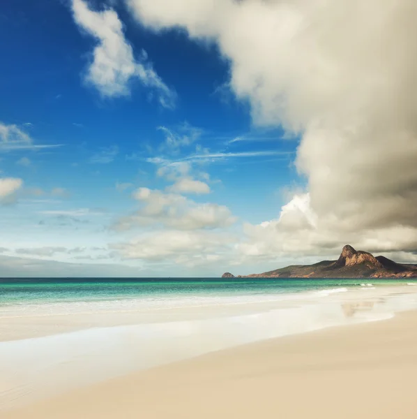 Salida del sol sobre el mar — Foto de Stock