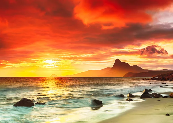 Soluppgång över havet — Stockfoto
