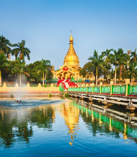 Maha Wizaya pagoda Yangon. Mianmar. — Stock Fotó