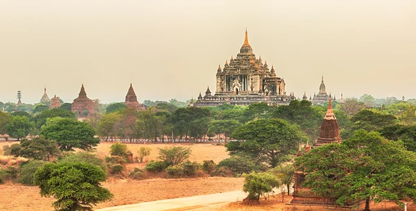 Kilátás a Shwesandaw pagoda. Panoráma — Stock Fotó