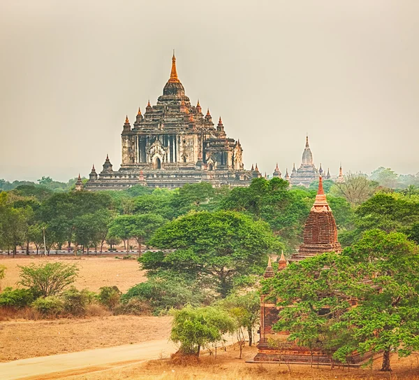 Kilátás a Shwesandaw pagoda. Panoráma — Stock Fotó