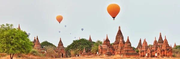 Balloons over Temples in Bagan. Myanmar. — Stock Photo, Image