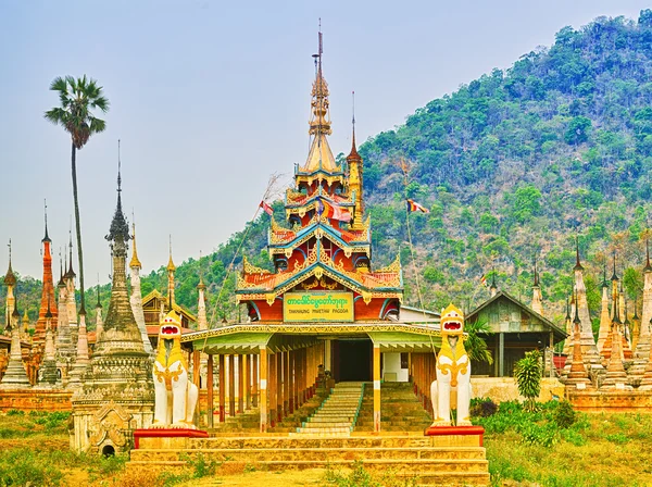 Takhaung Mwetaw Paya à Sankar. Myanmar. Panorama — Photo