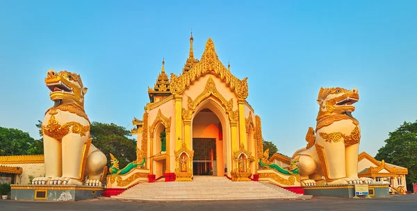 Complexo de Shwedagon em Rangum. Mianmar . — Fotografia de Stock