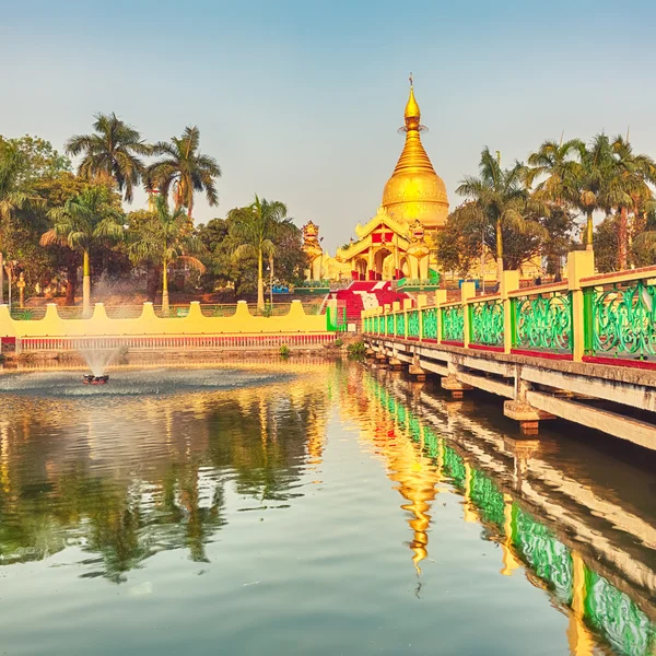 Maha Wizaya pagoda en Yangón. Myanmar . — Foto de Stock