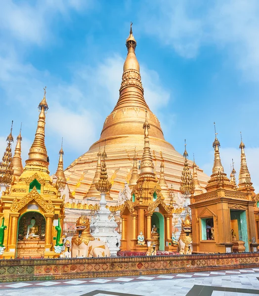 Shwedagon pagoda Yangon içinde. Myanmar. — Stok fotoğraf
