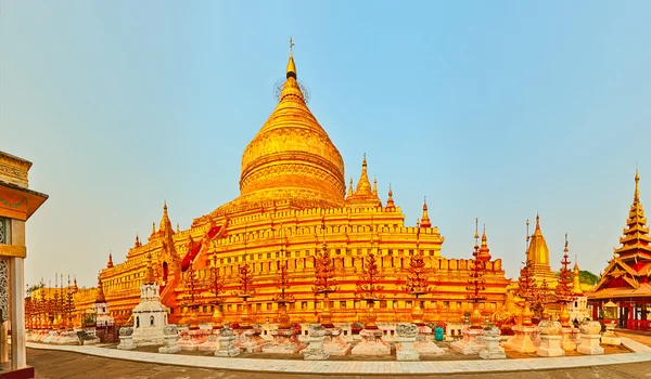 Shwezigon παγόδα σε Bagan. Μιανμάρ. Πανόραμα — Φωτογραφία Αρχείου