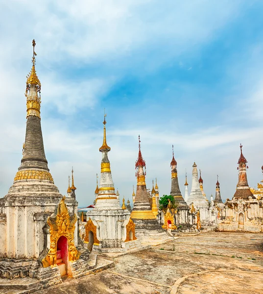 Tempio di Thaung Tho sul lago Inle. Myanmar . — Foto Stock