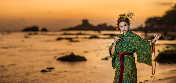 Portrait Art Femme Européenne Kimono Geisha Japonaise — Photo
