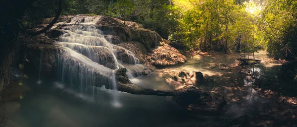 Nádherný Vodopád Národním Parku Erawan Provincie Kanchanaburi Západním Thajsku Panorama — Stock fotografie