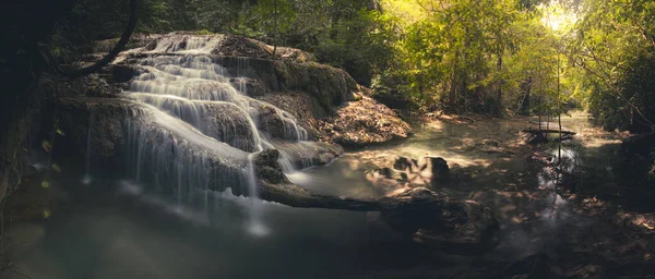 泰国西部坎查纳布里省Erawan国家公园美丽的瀑布 图库图片