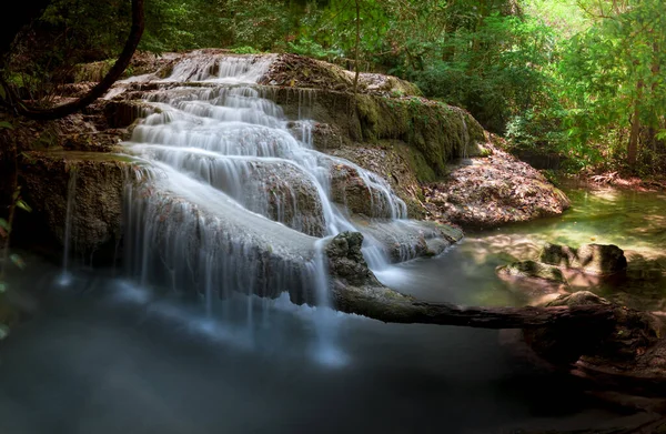 Hermosa Cascada Parque Nacional Erawan Provincia Kanchanaburi Oeste Tailandia — Foto de Stock