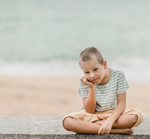 Ritratto All Aperto Piccolo Ragazzo Carino — Foto Stock