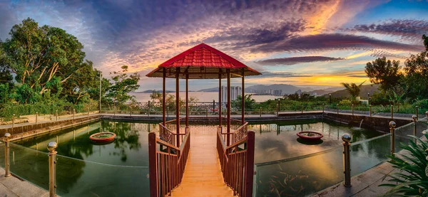 Padiglione Sul Laghetto Tramonto Nha Trang Città Sullo Sfondo Vietnam — Foto Stock