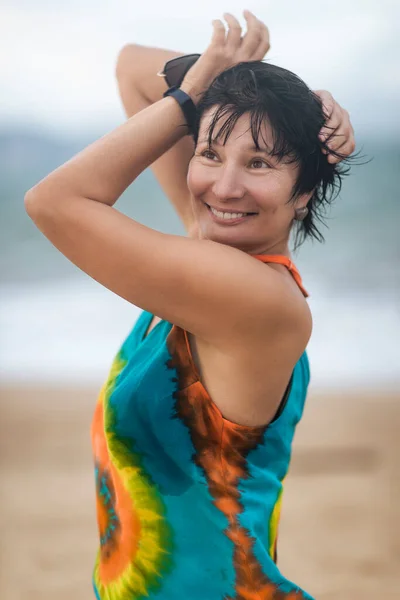 Retrato Aire Libre Una Hermosa Mujer Sonriente Cerca Del Mar —  Fotos de Stock