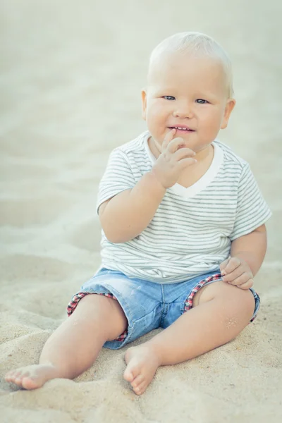 Baby lächelt — Stockfoto