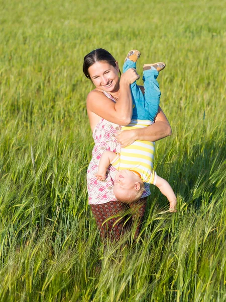 Baby and mom — Stock Photo, Image