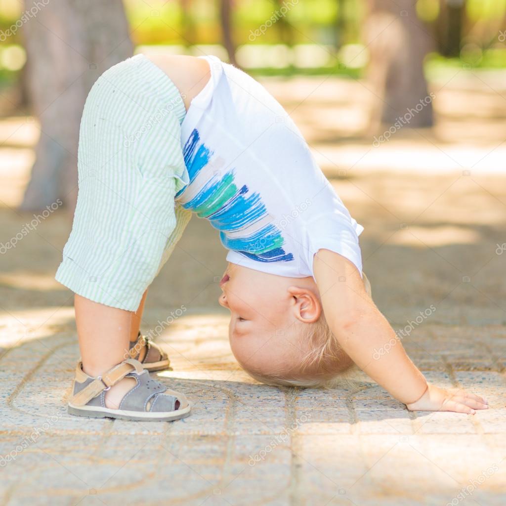 Baby yoga — Stock Photo © GoodOlga 57792367