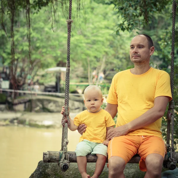 Bebê e pai — Fotografia de Stock