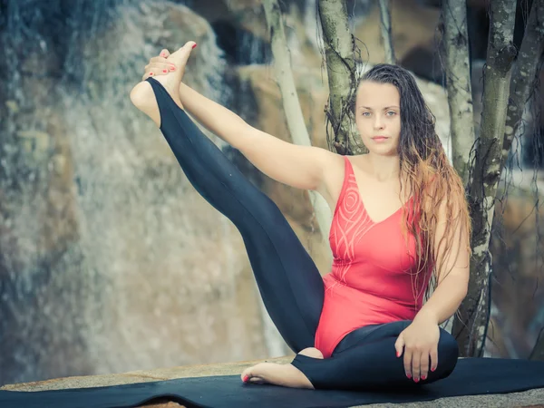 Practicing yoga — Stock Photo, Image